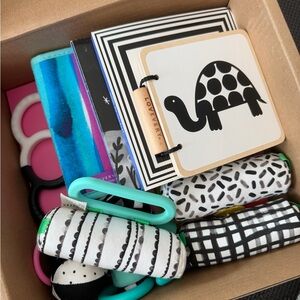 Lovevery 'The Looker' Play Kit (0-2 months)